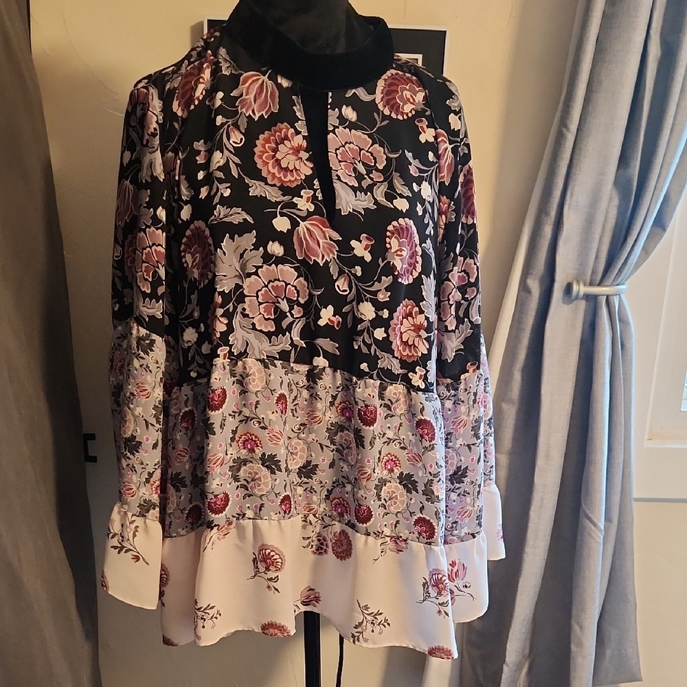 Loft Peep Hole Blouse With Velvet Collar